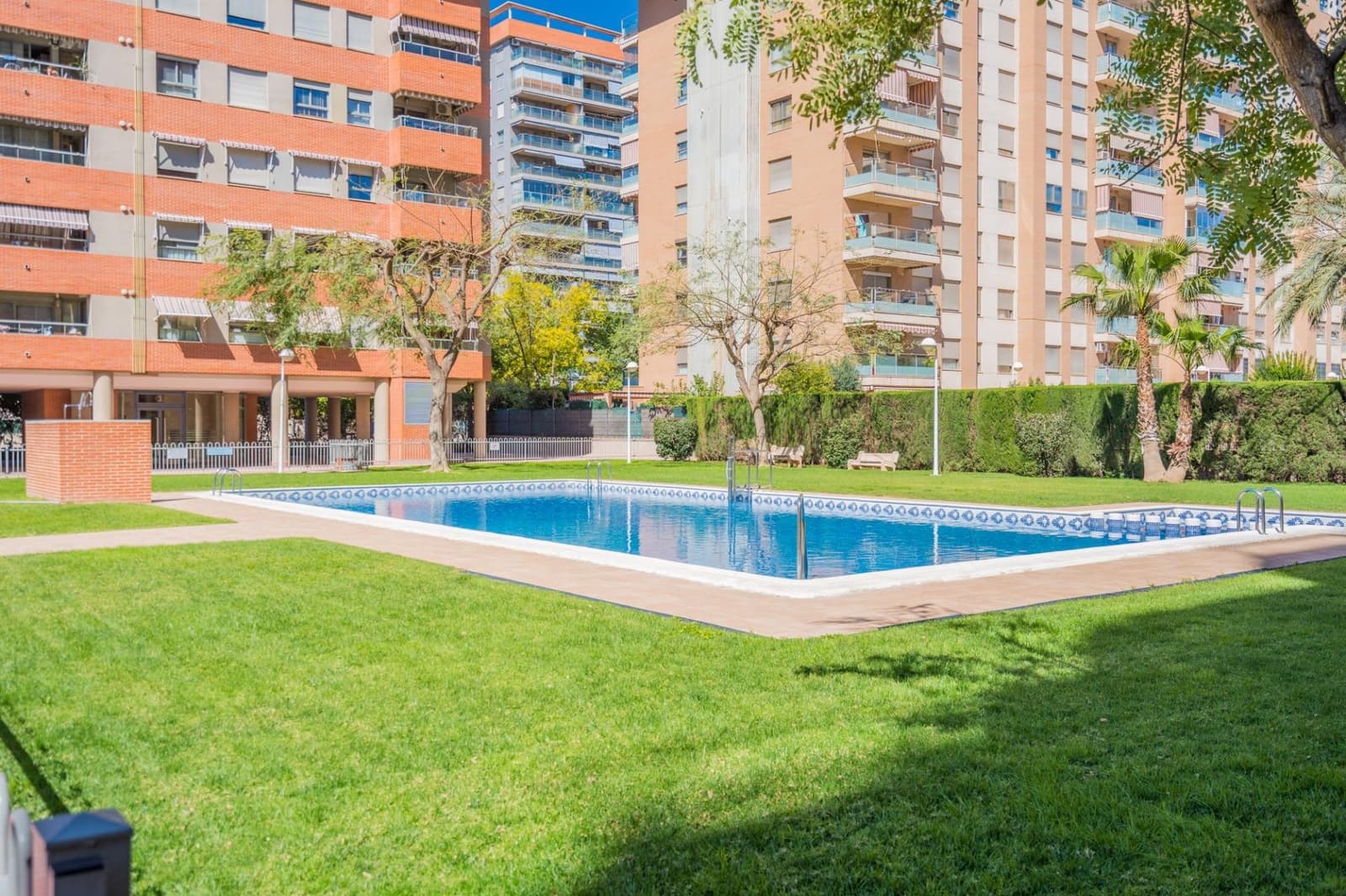 4 bedroom Penthouse for sale in Mislata with pool garage - € 699,000 (Ref: 9715069)