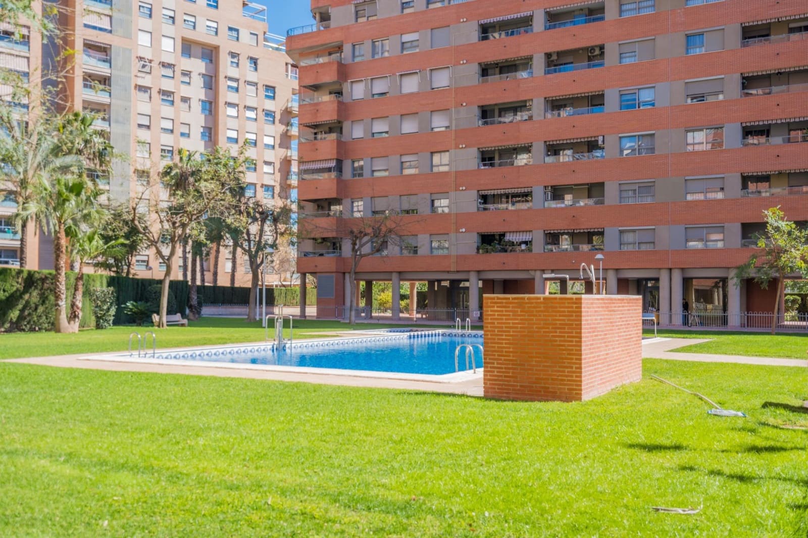 4 bedroom Penthouse for sale in Mislata with pool garage - € 699,000 (Ref: 9715069)