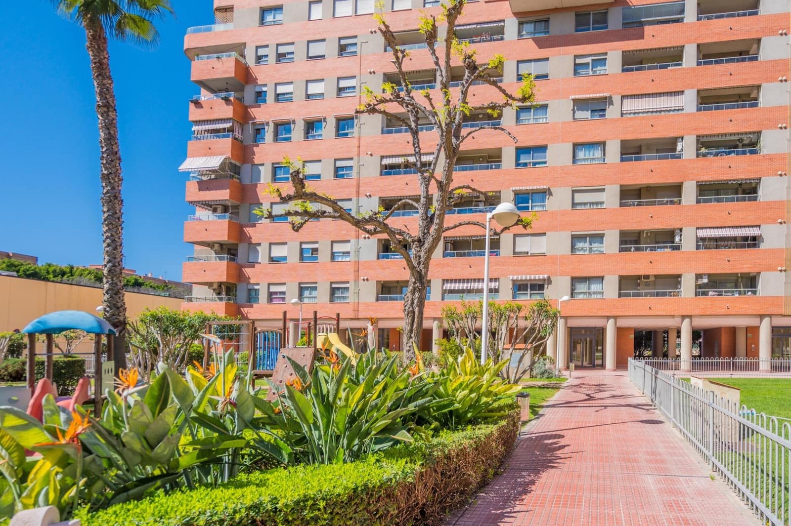 4 bedroom Penthouse for sale in Mislata with pool garage - € 699,000 (Ref: 9715069)
