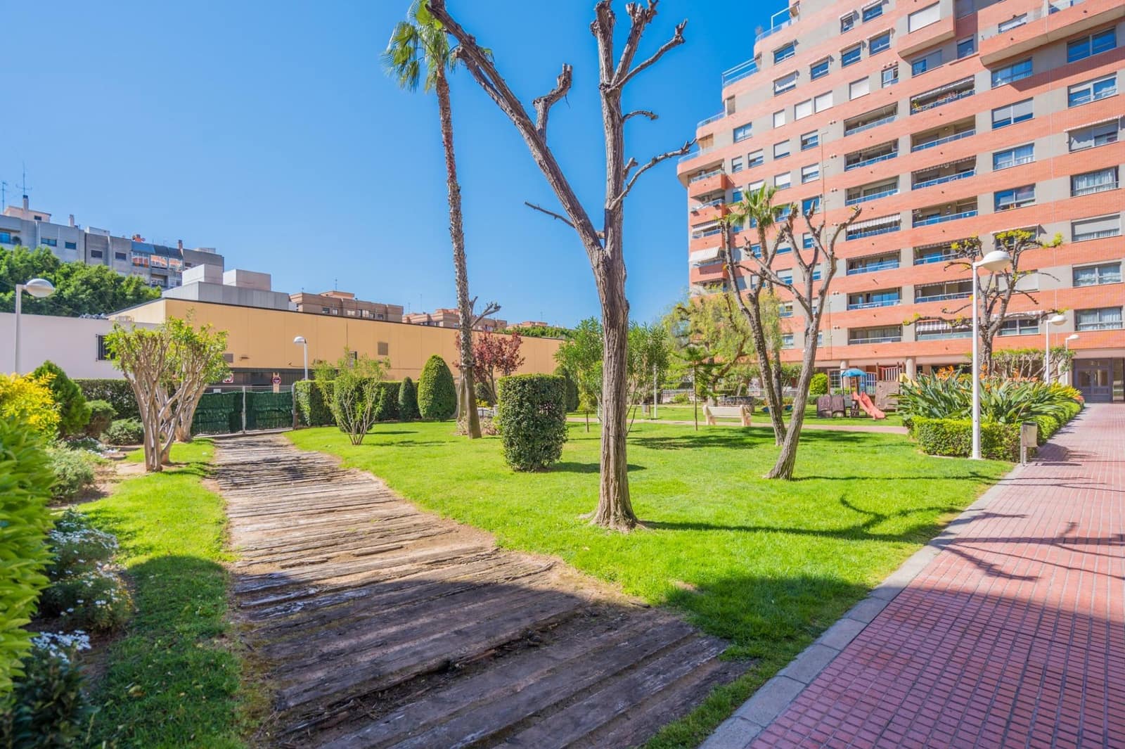 4 bedroom Penthouse for sale in Mislata with pool garage - € 699,000 (Ref: 9715069)