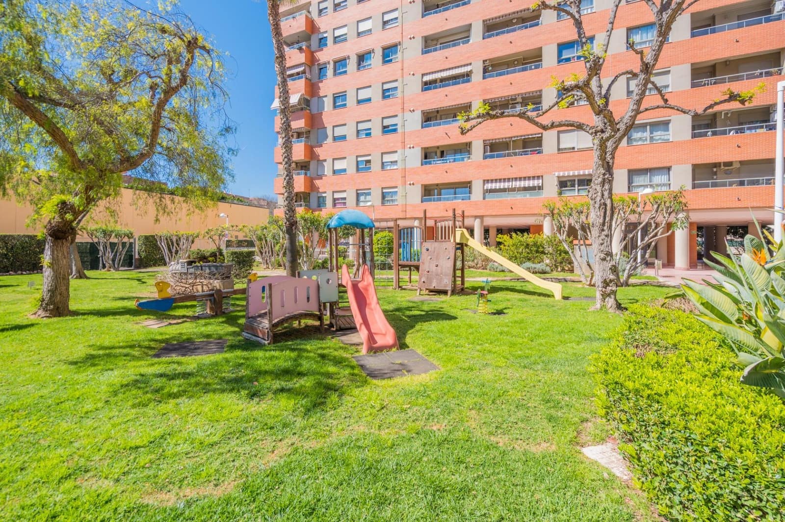 4 bedroom Penthouse for sale in Mislata with pool garage - € 699,000 (Ref: 9715069)