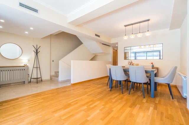 4 camera da letto Villetta a Schiera in vendita in San Antonio de Benagéber con piscina garage - 450.000 € (Rif: 9791218)