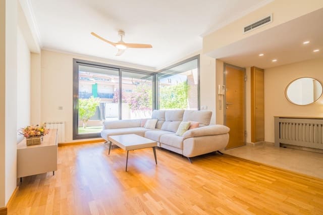 4 camera da letto Villetta a Schiera in vendita in San Antonio de Benagéber con piscina garage - 450.000 € (Rif: 9791218)