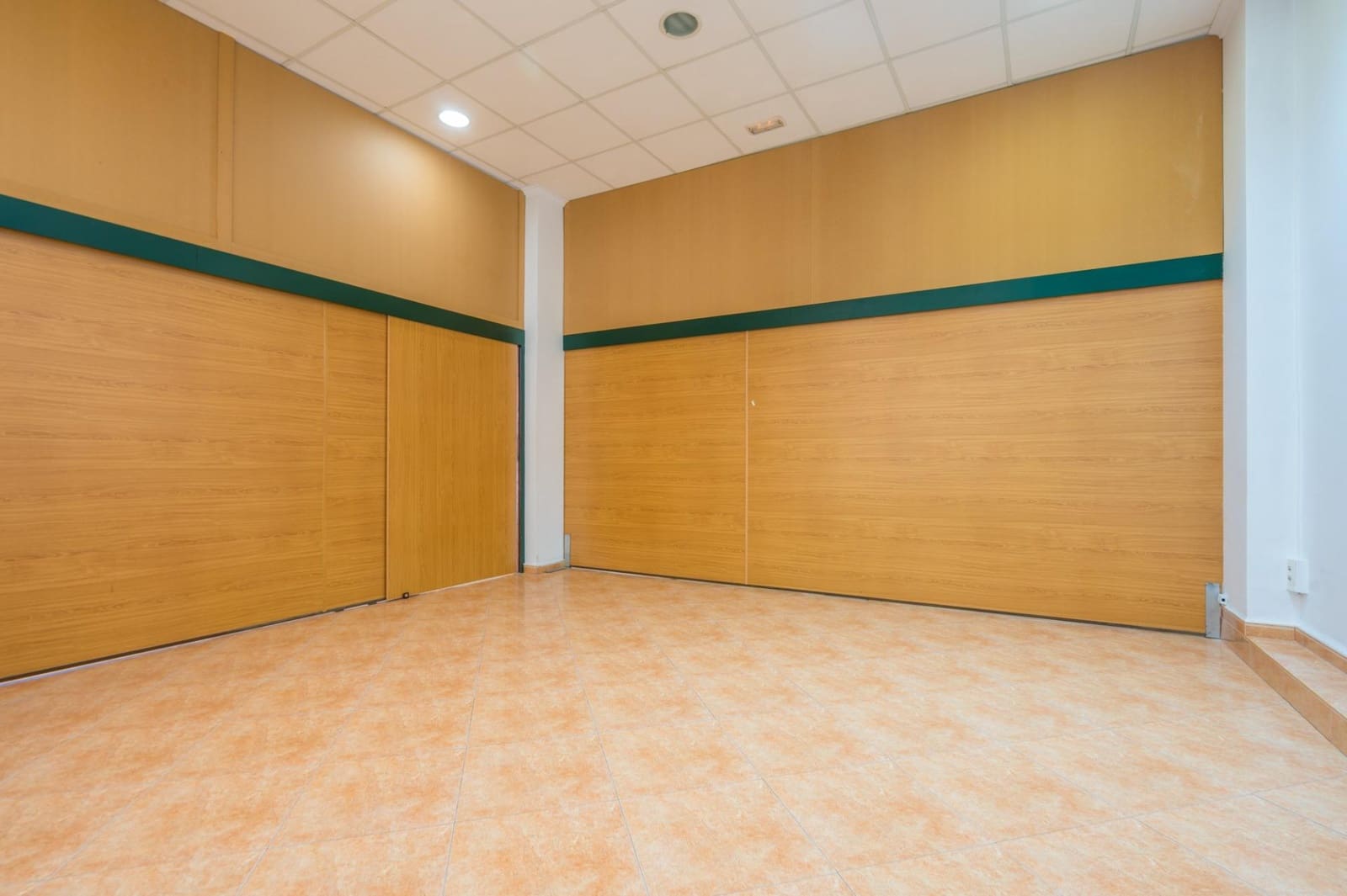 Gewerbe zu verkaufen in Benimamet - 180.000 € (Ref: 9812278)