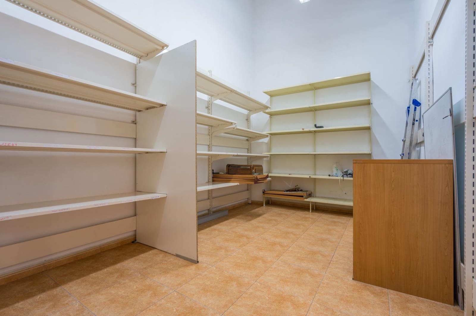 Gewerbe zu verkaufen in Benimamet - 180.000 € (Ref: 9812278)