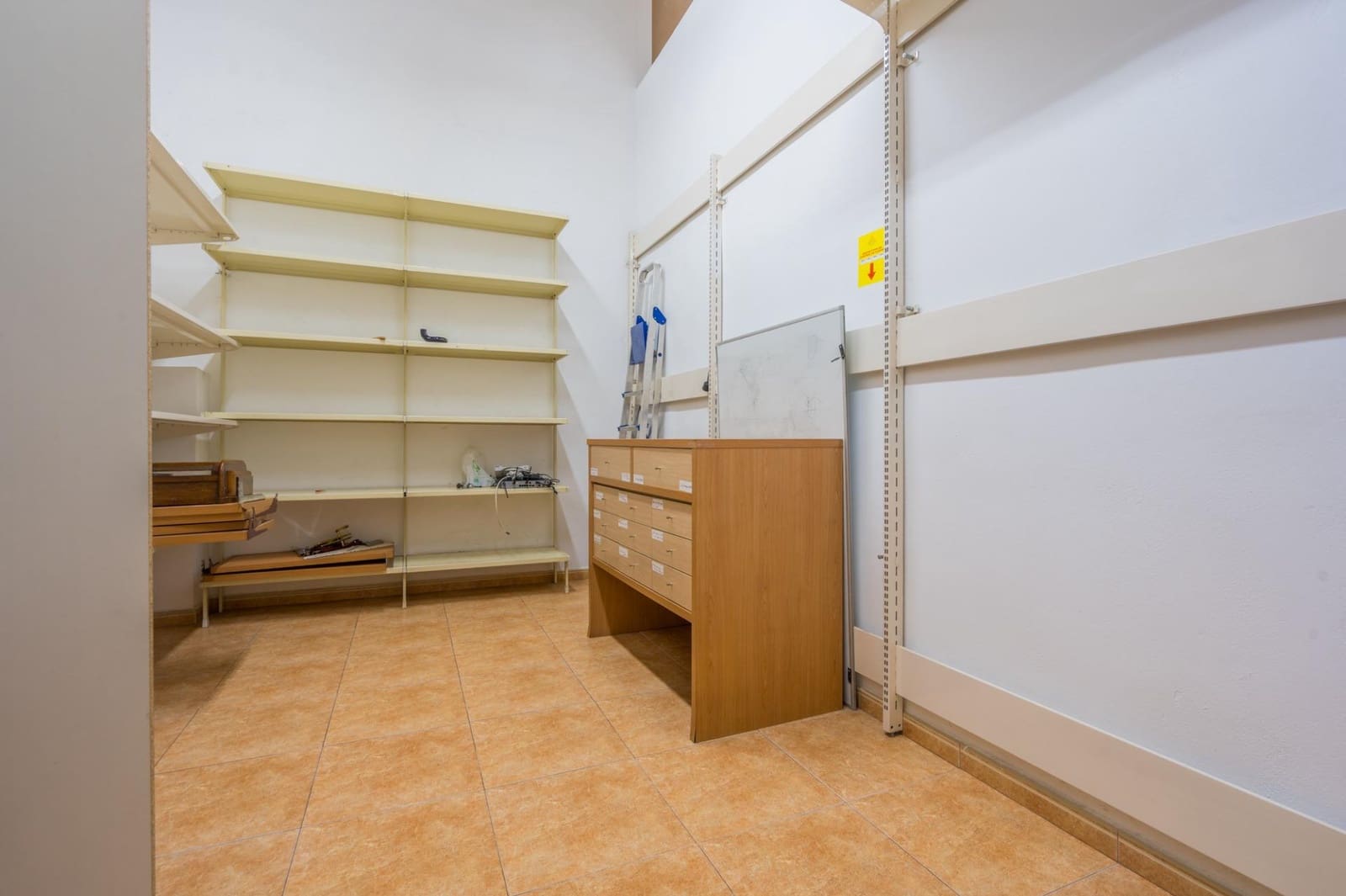 Gewerbe zu verkaufen in Benimamet - 180.000 € (Ref: 9812278)