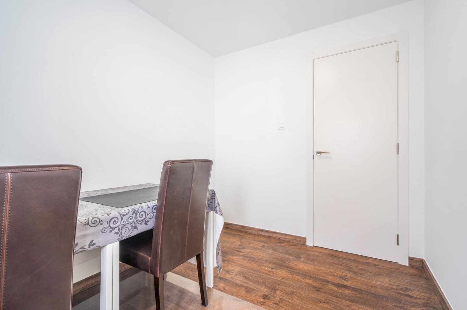 3 bedroom Flat for sale in Valencia city - € 256,000 (Ref: 9839469)