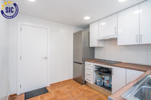 3 slaapkamer Flat te koop in Benicalap, Valencia stad - € 240.000 (Ref: 9839469)