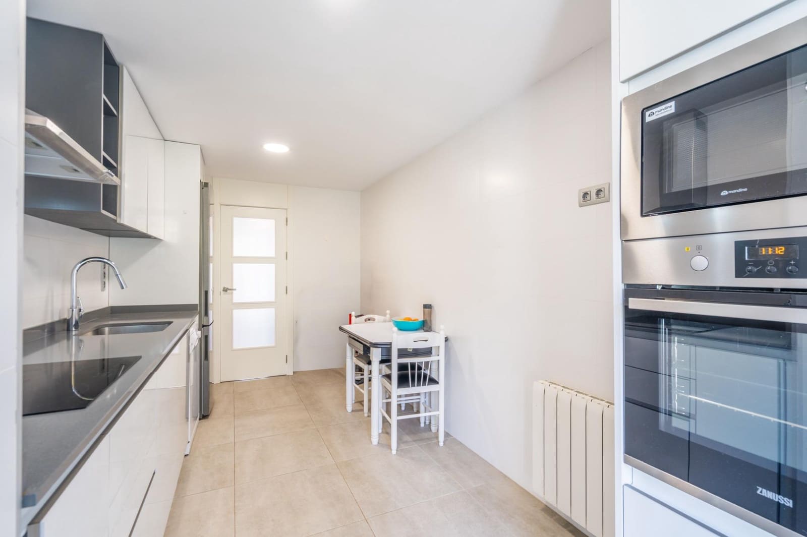 3 bedroom Flat for sale in Valencia city with pool garage - € 465,000 (Ref: 9846582)
