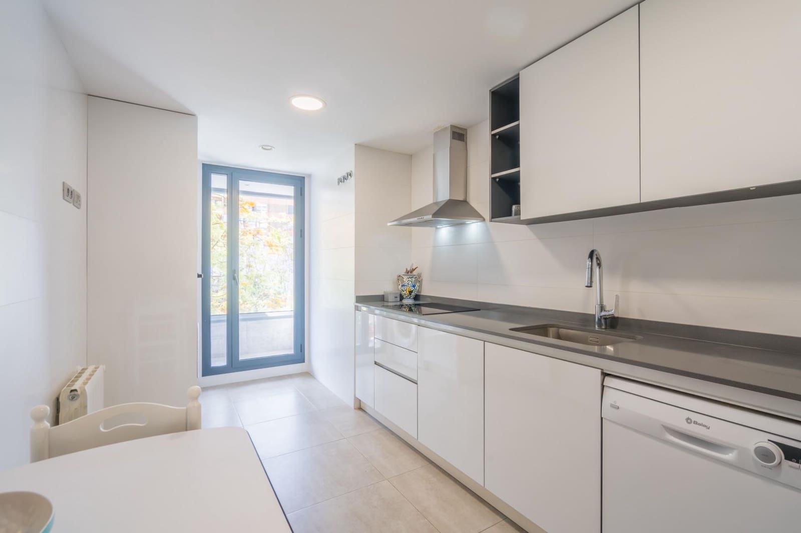 3 bedroom Flat for sale in Valencia city with pool garage - € 465,000 (Ref: 9846582)