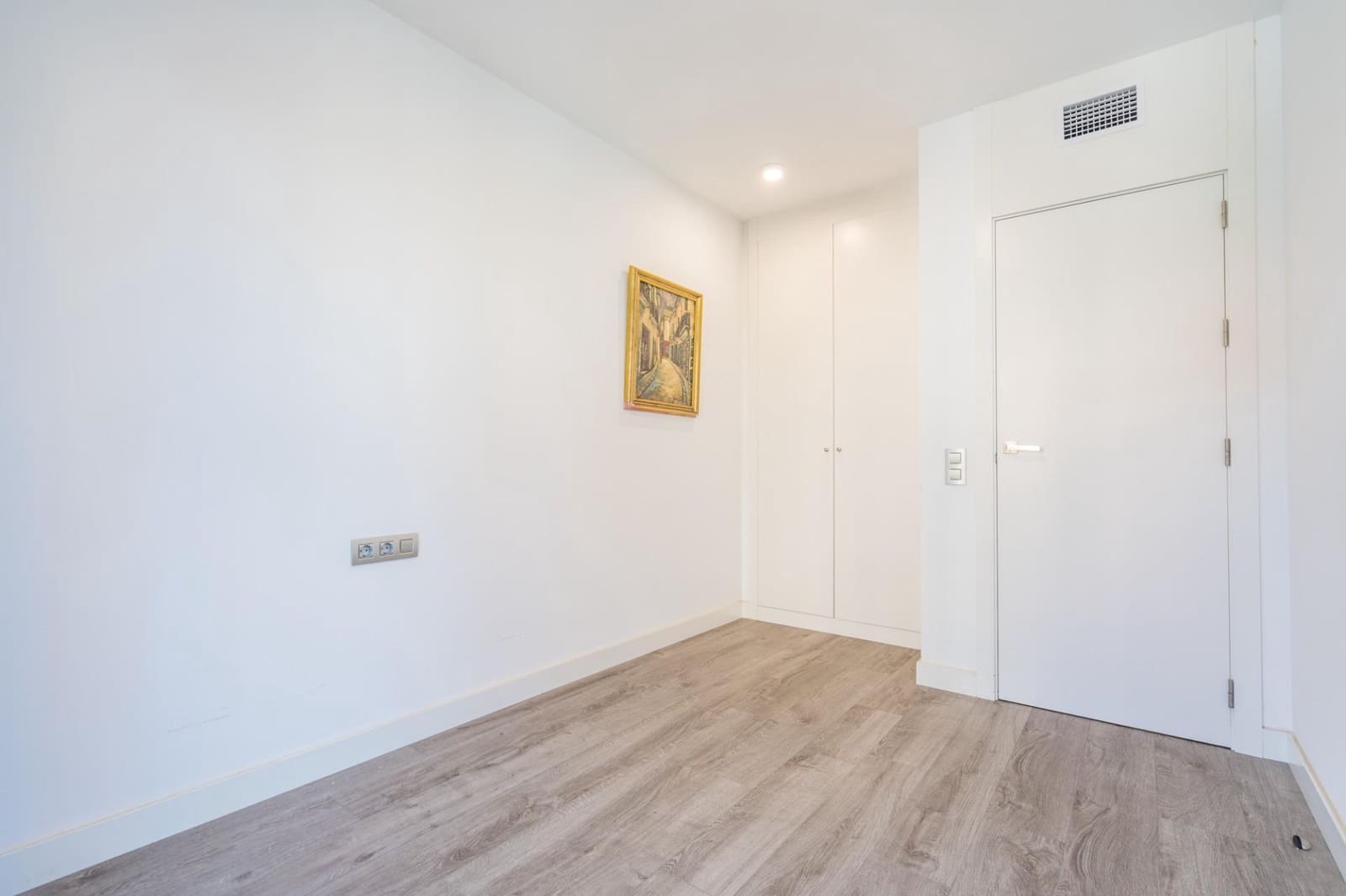 3 bedroom Flat for sale in Valencia city with pool garage - € 465,000 (Ref: 9846582)