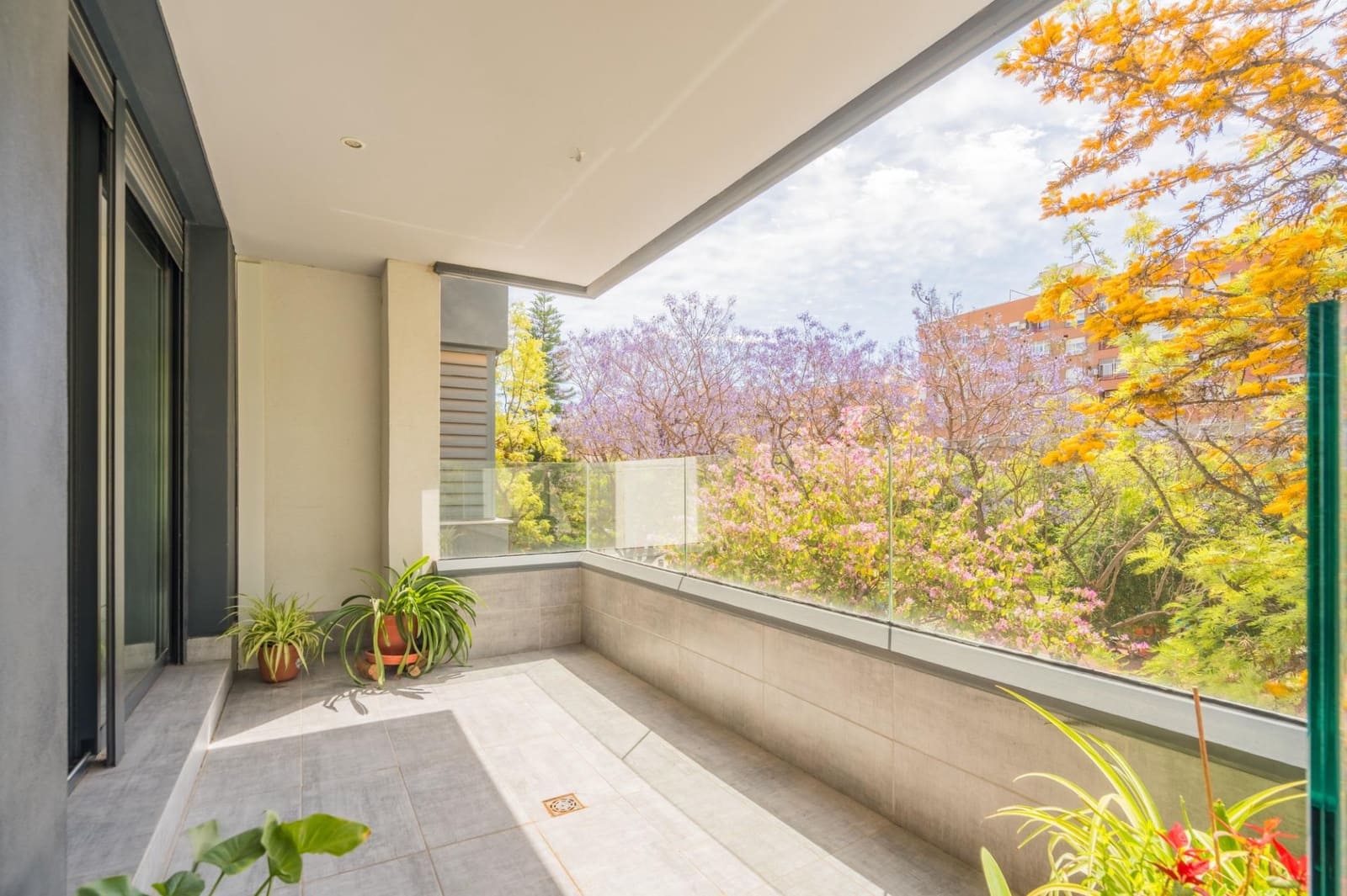3 bedroom Flat for sale in Valencia city with pool garage - € 465,000 (Ref: 9846582)