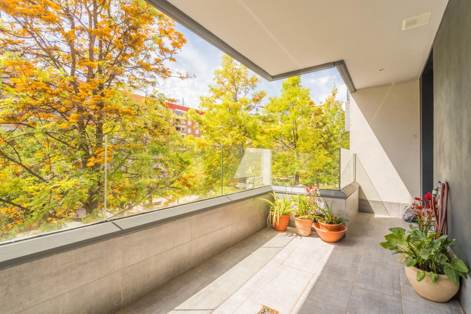 3 bedroom Flat for sale in Valencia city with pool garage - € 465,000 (Ref: 9846582)