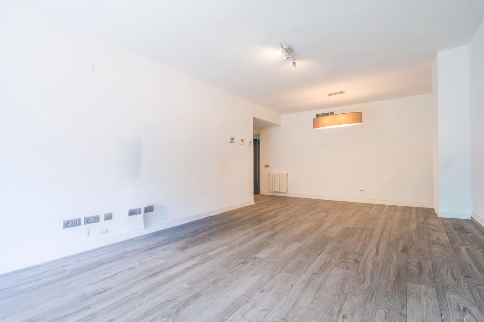 3 bedroom Flat for sale in Valencia city with pool garage - € 465,000 (Ref: 9846582)