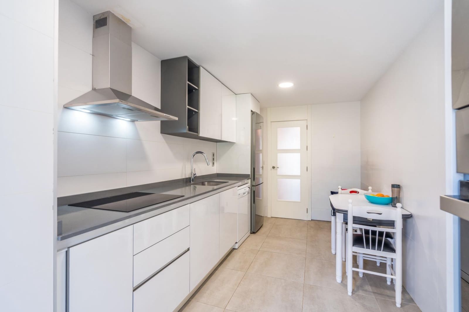 3 bedroom Flat for sale in Valencia city with pool garage - € 465,000 (Ref: 9846582)