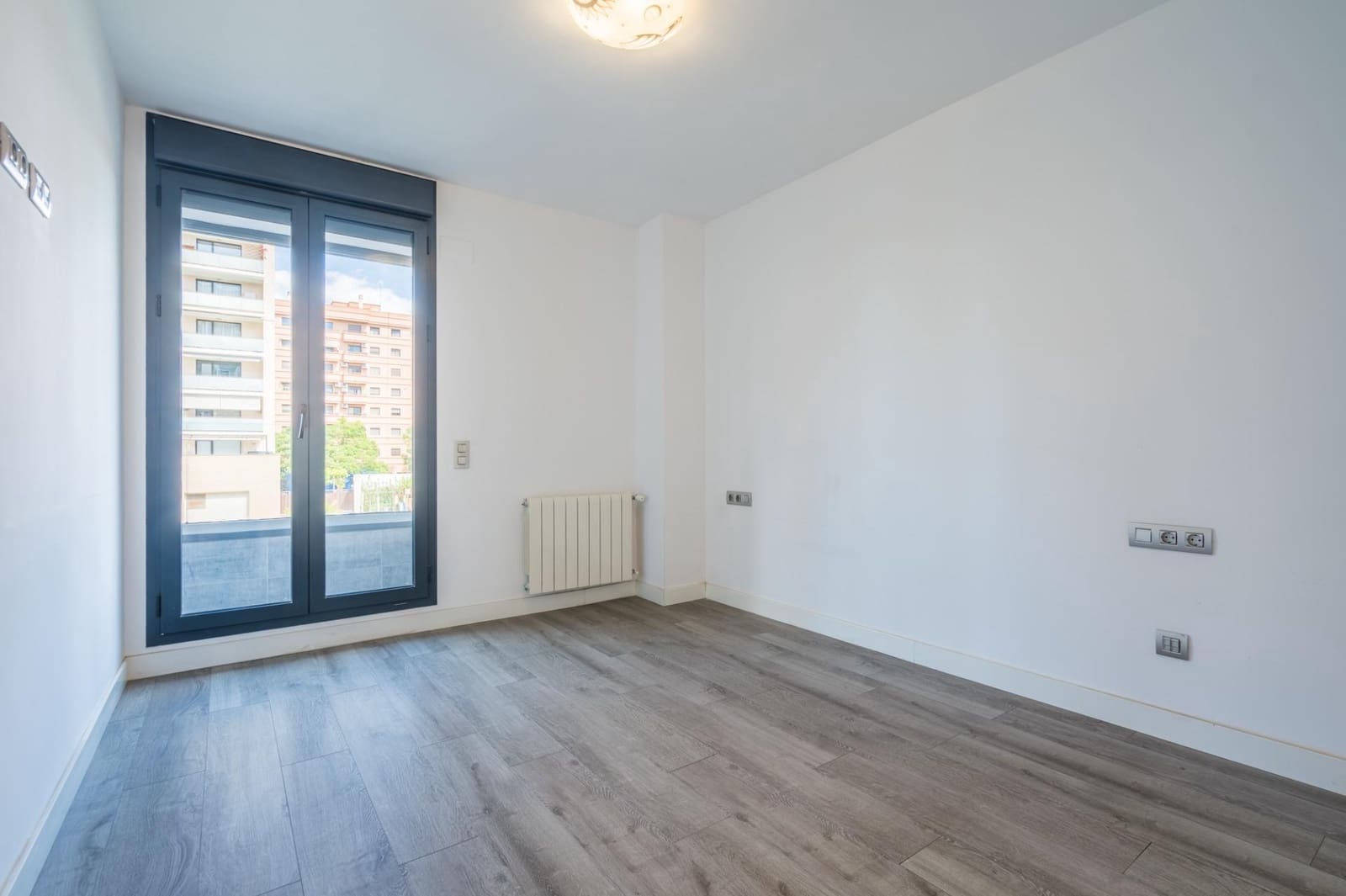 3 bedroom Flat for sale in Valencia city with pool garage - € 465,000 (Ref: 9846582)