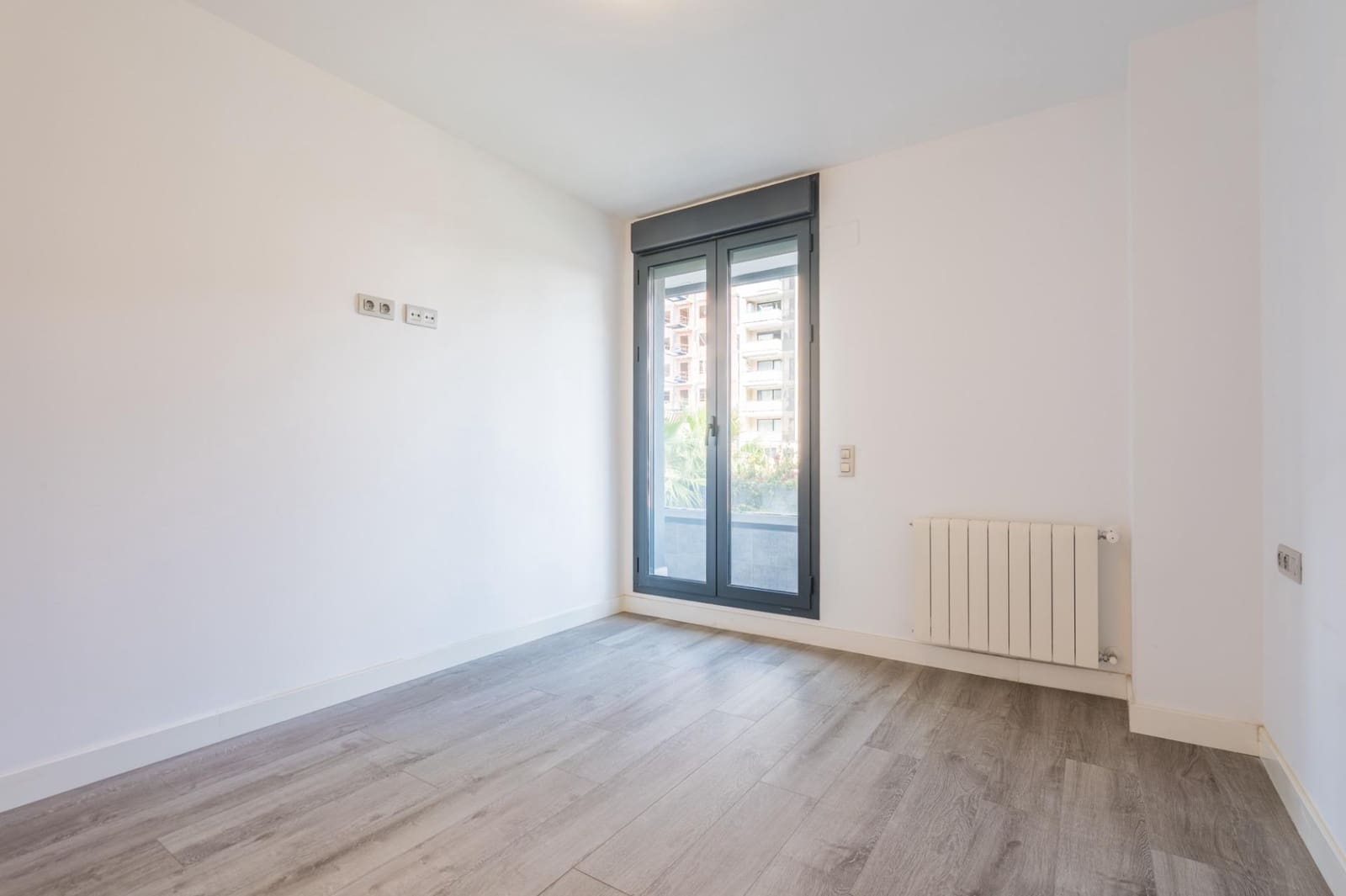 3 bedroom Flat for sale in Valencia city with pool garage - € 465,000 (Ref: 9846582)