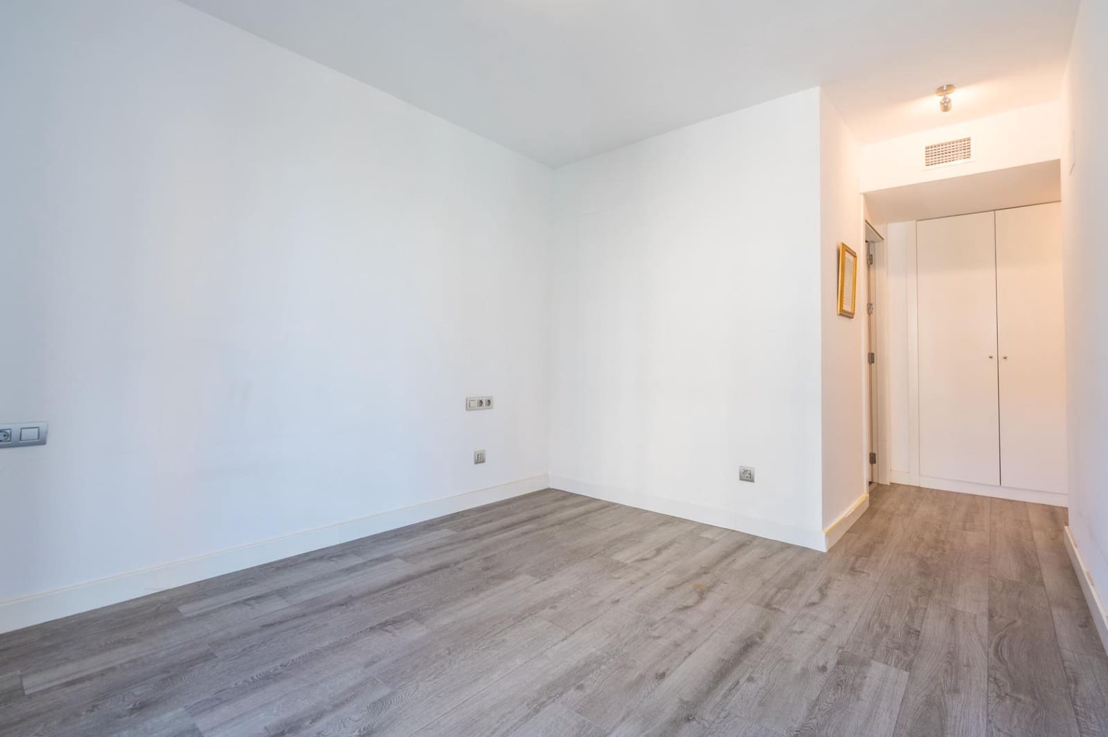 3 bedroom Flat for sale in Valencia city with pool garage - € 465,000 (Ref: 9846582)