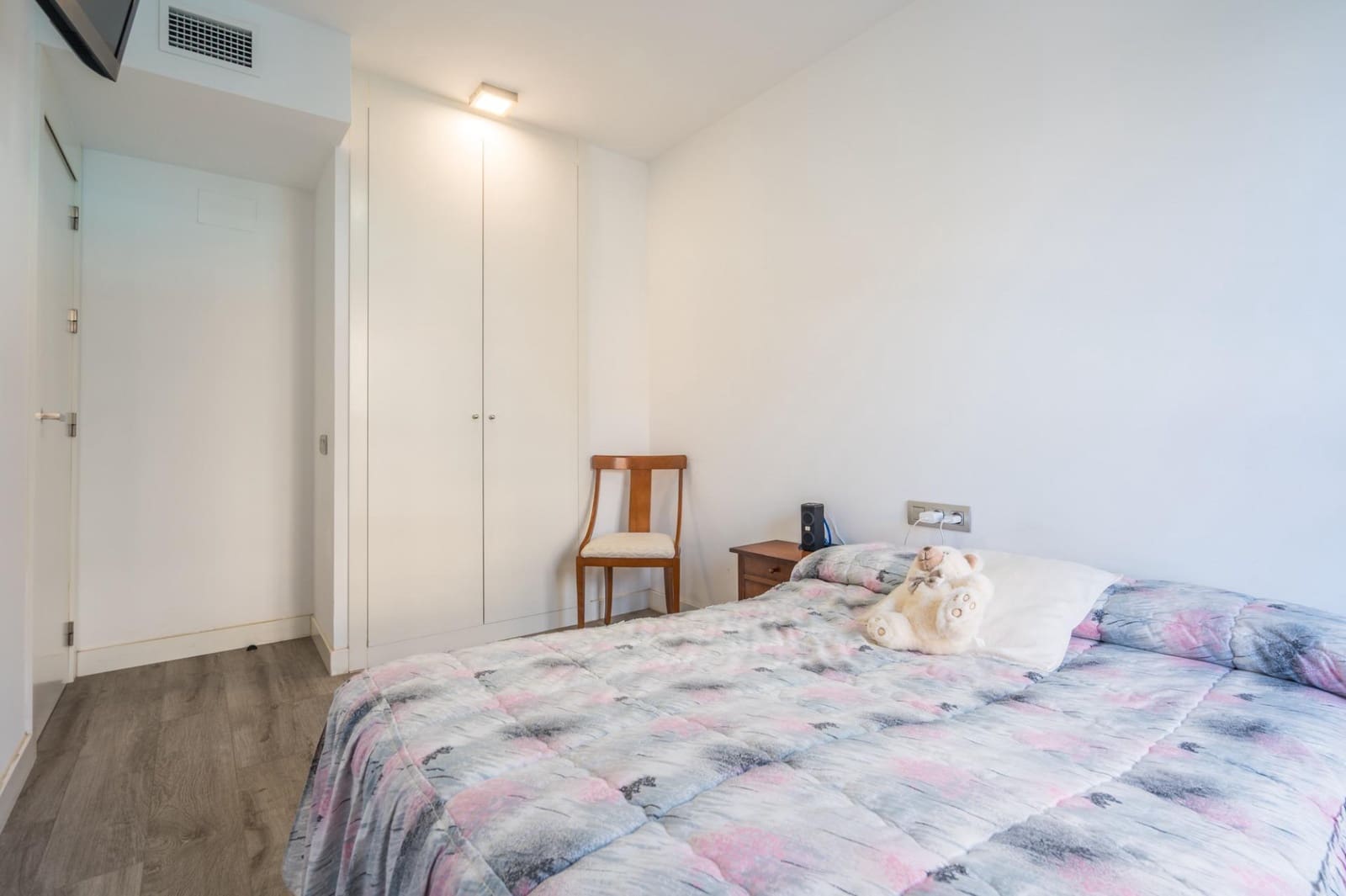 3 bedroom Flat for sale in Valencia city with pool garage - € 465,000 (Ref: 9846582)