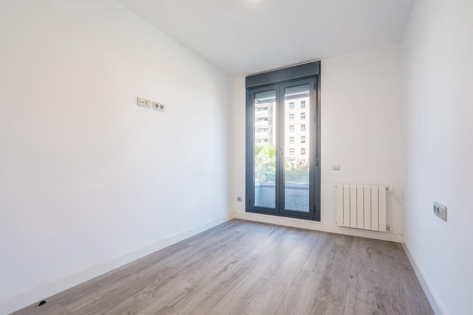 3 bedroom Flat for sale in Valencia city with pool garage - € 465,000 (Ref: 9846582)