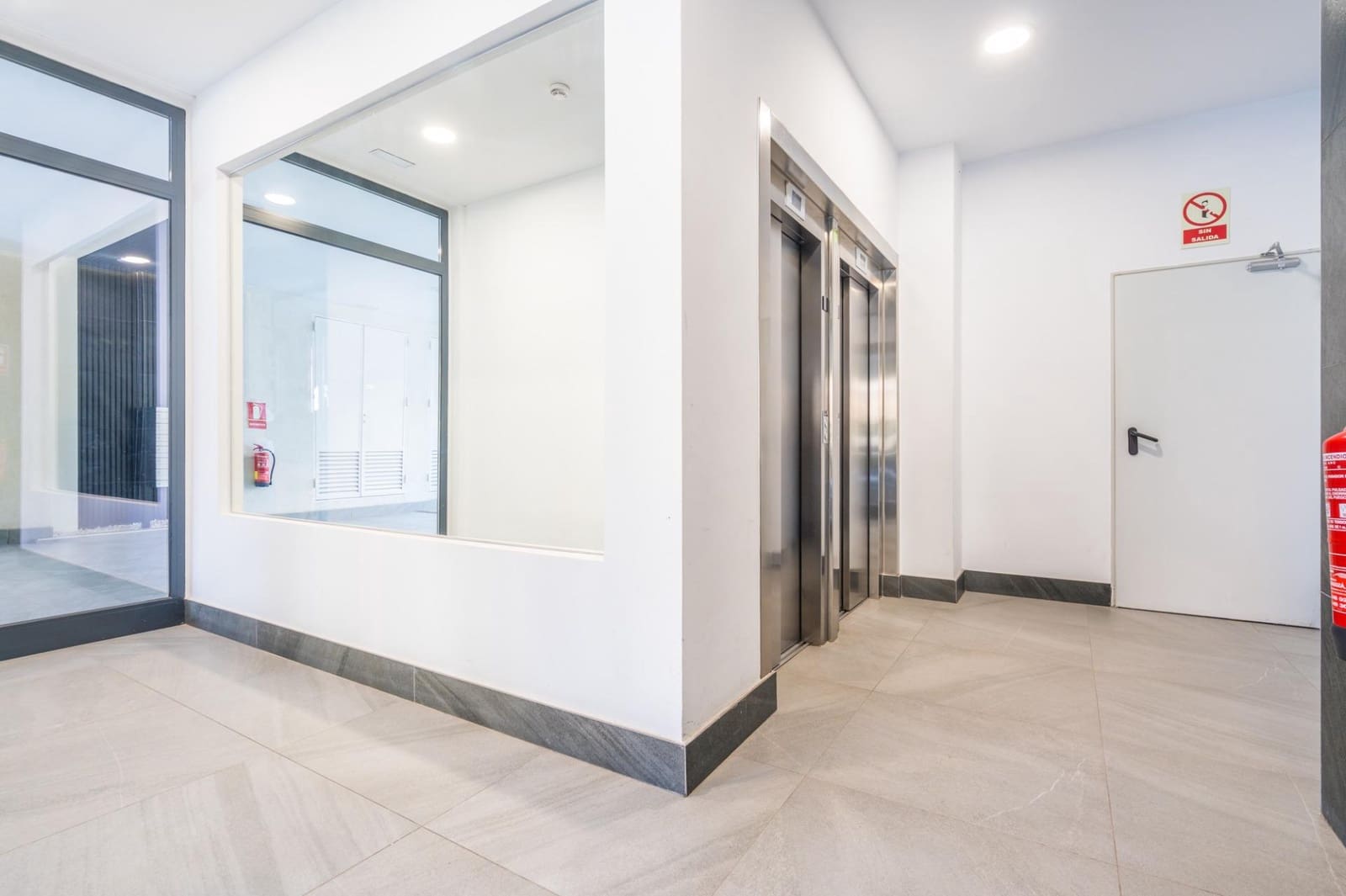 3 bedroom Flat for sale in Valencia city with pool garage - € 465,000 (Ref: 9846582)