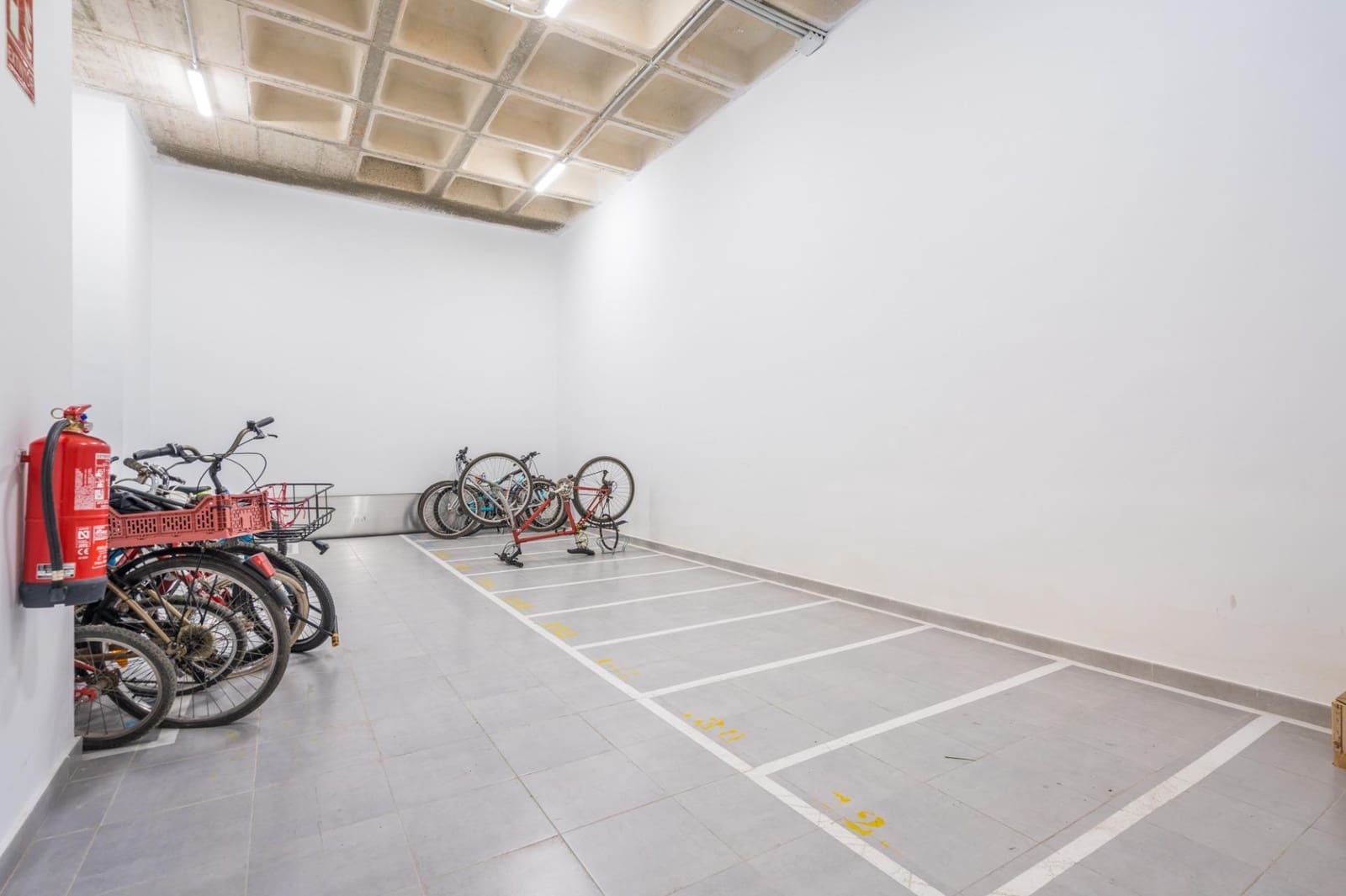 3 bedroom Flat for sale in Valencia city with pool garage - € 465,000 (Ref: 9846582)