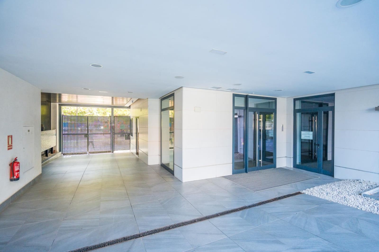 3 bedroom Flat for sale in Valencia city with pool garage - € 465,000 (Ref: 9846582)