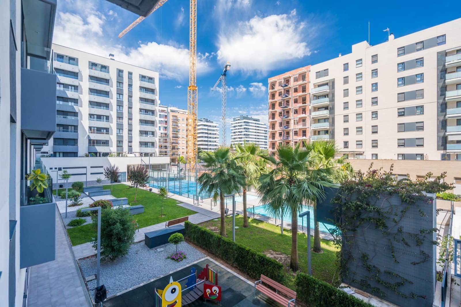 3 bedroom Flat for sale in Valencia city with pool garage - € 465,000 (Ref: 9846582)