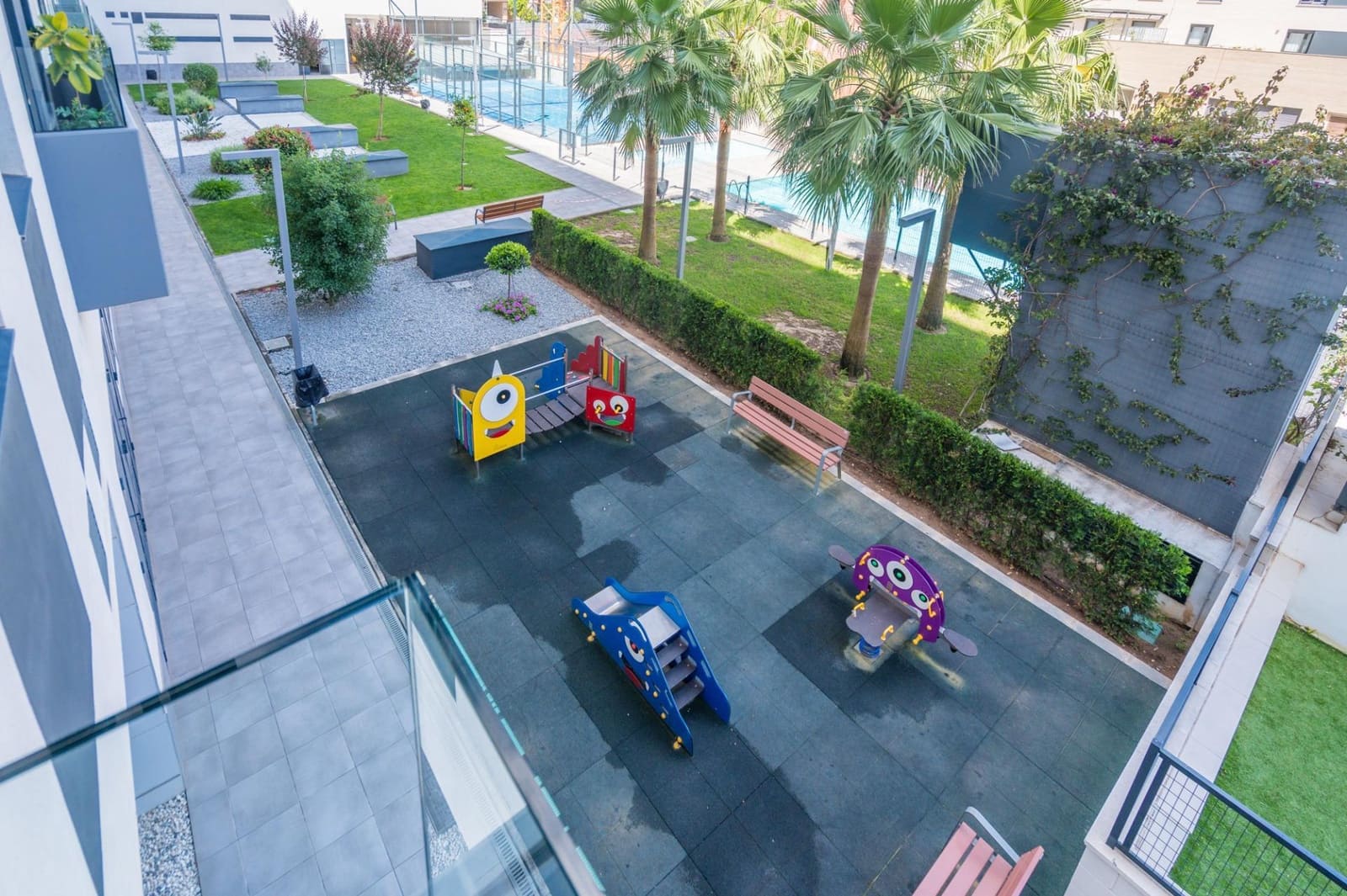 3 bedroom Flat for sale in Valencia city with pool garage - € 465,000 (Ref: 9846582)