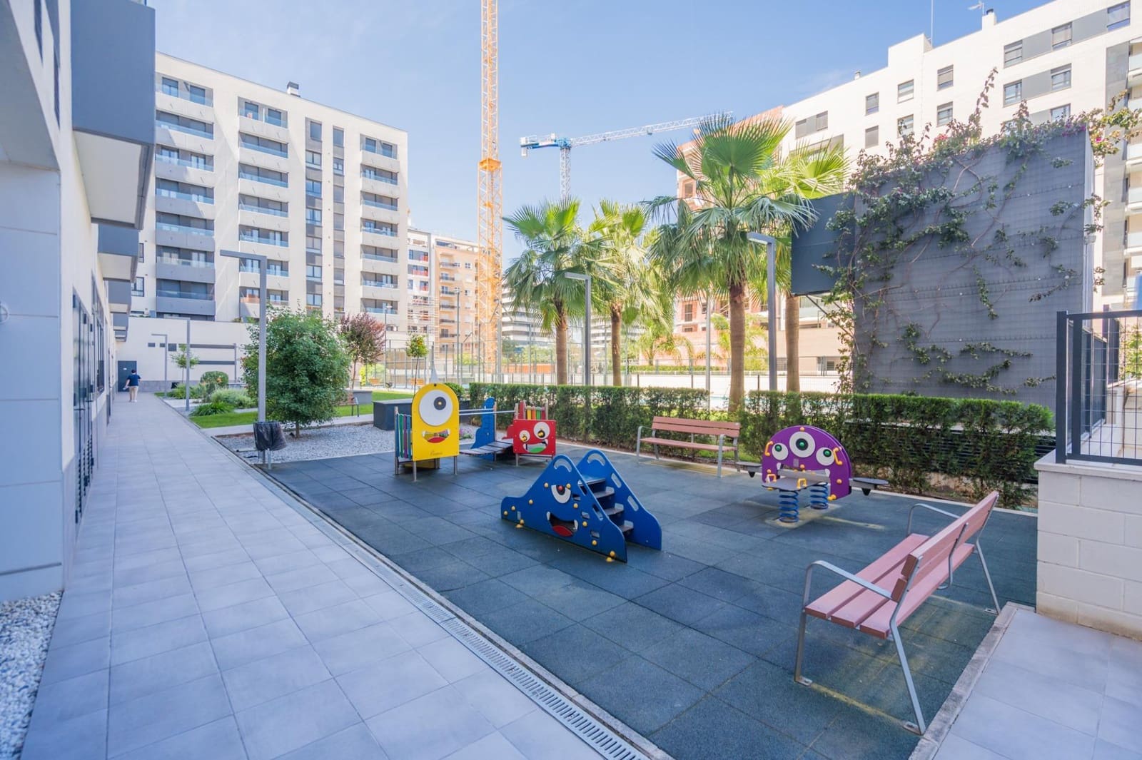 3 bedroom Flat for sale in Valencia city with pool garage - € 465,000 (Ref: 9846582)