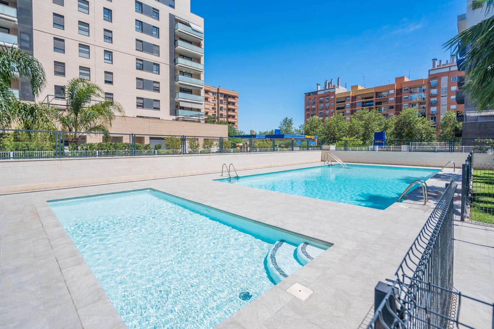 3 bedroom Flat for sale in Valencia city with pool garage - € 465,000 (Ref: 9846582)