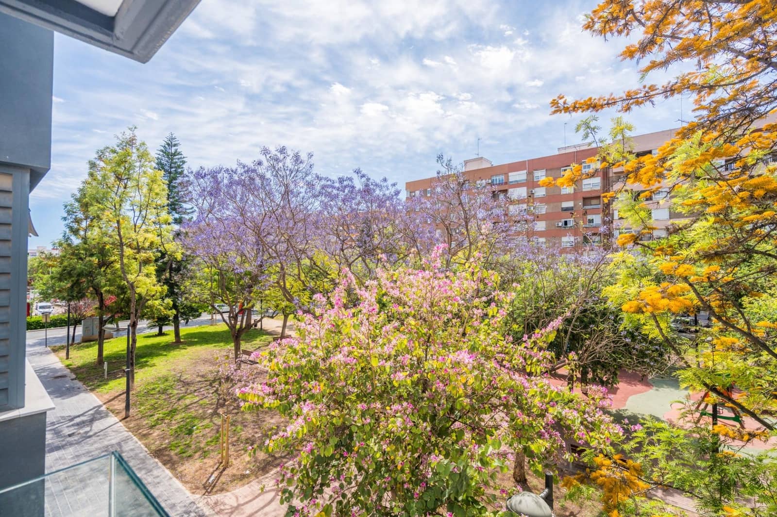 3 bedroom Flat for sale in Valencia city with pool garage - € 465,000 (Ref: 9846582)
