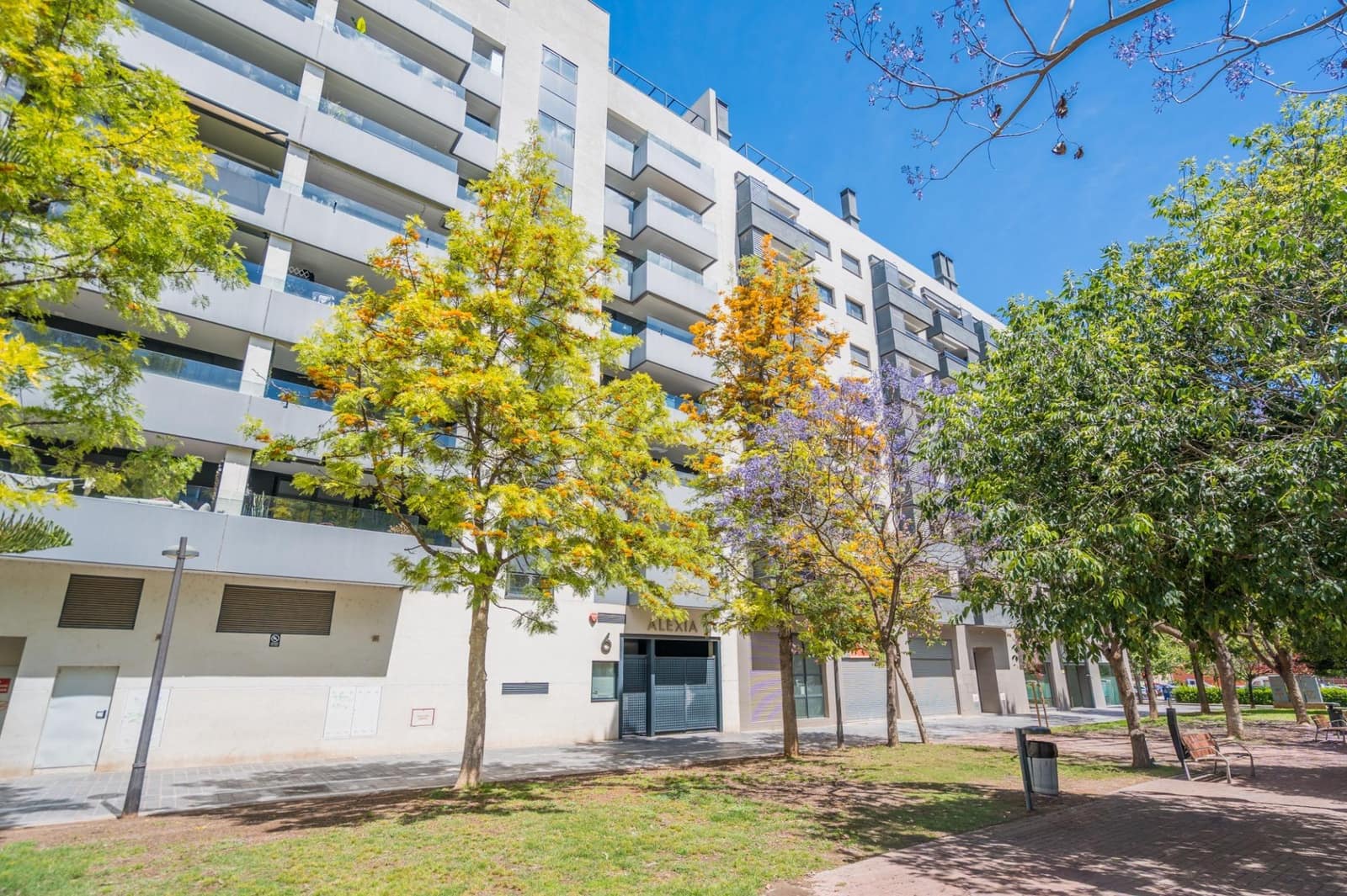 3 bedroom Flat for sale in Valencia city with pool garage - € 465,000 (Ref: 9846582)
