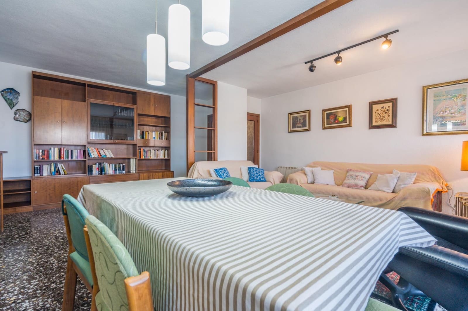 Piso de 4 habitaciones en València ciudad en venta con garaje - 399.000 € (Ref: 9873680)