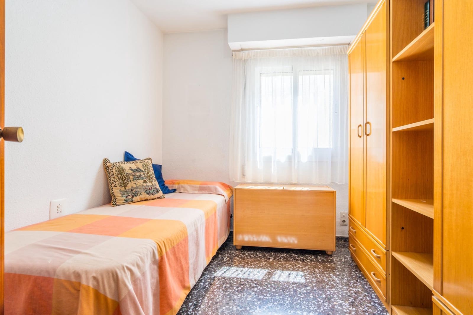 Piso de 4 habitaciones en València ciudad en venta con garaje - 399.000 € (Ref: 9873680)