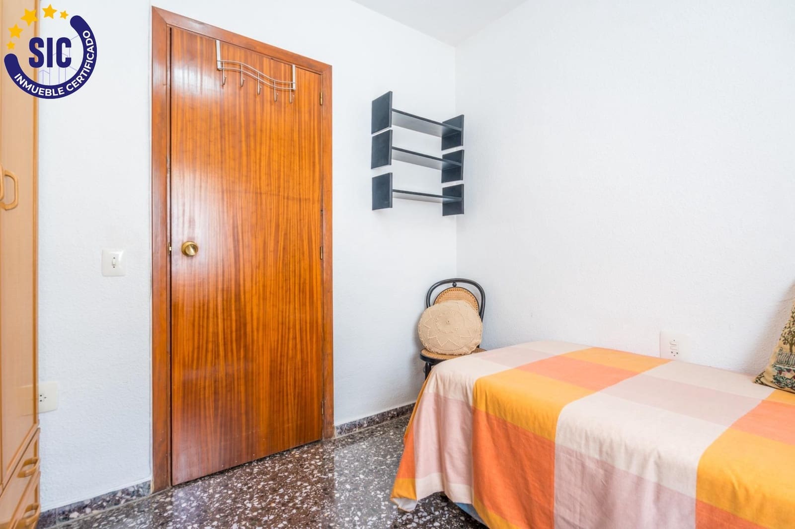 4 bedroom Flat for sale in Valencia city with garage - € 390,000 (Ref: 9873680)