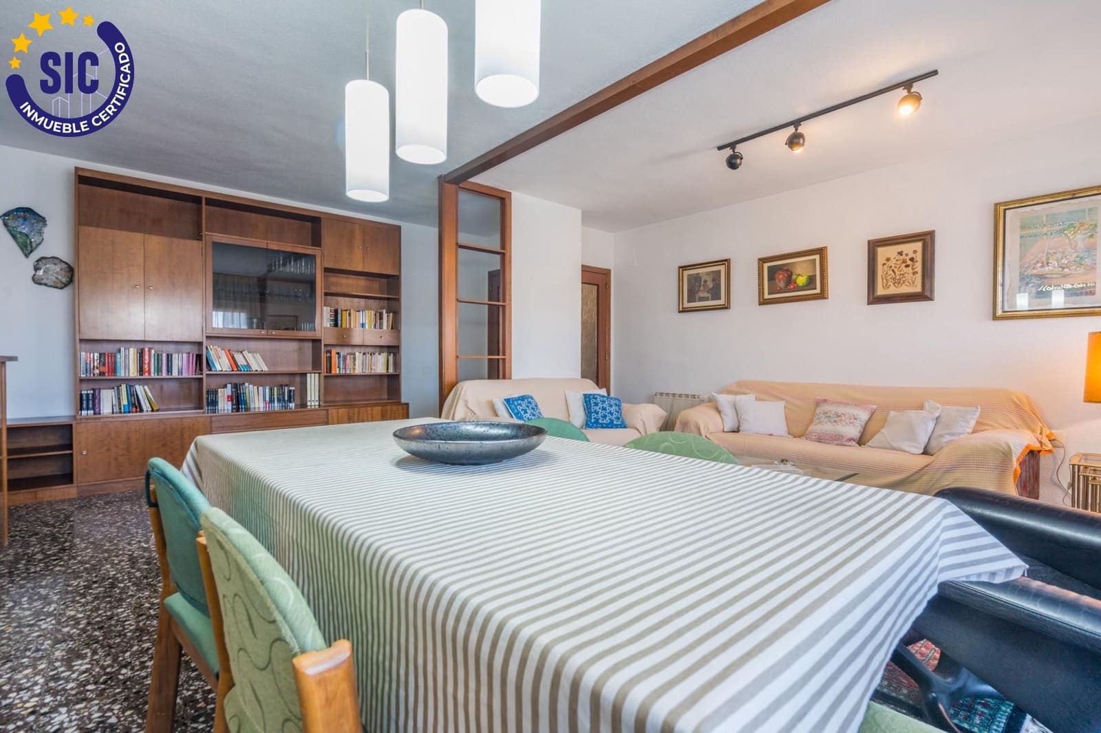 4 bedroom Flat for sale in Valencia city with garage - € 390,000 (Ref: 9873680)