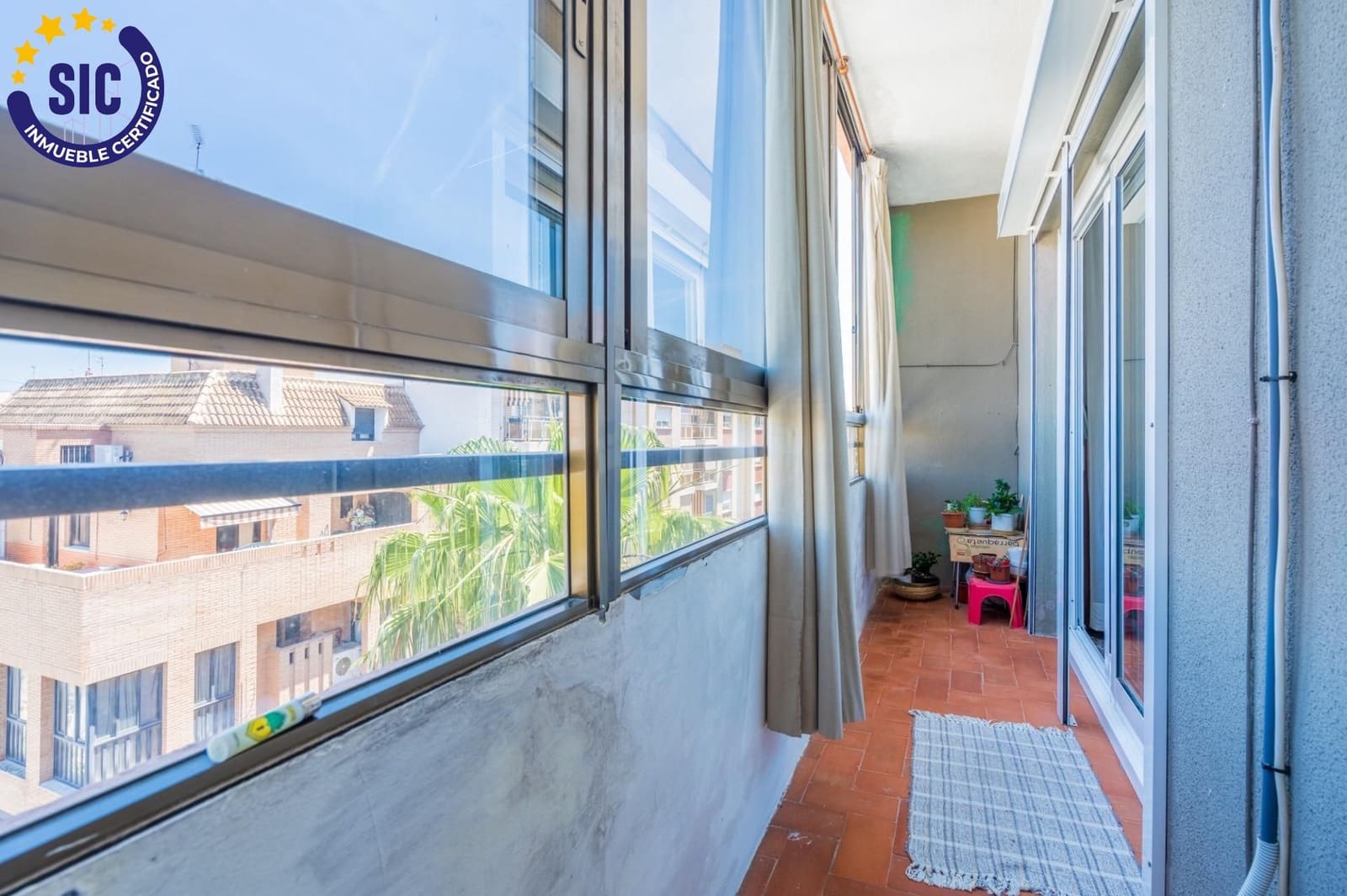 4 bedroom Flat for sale in Valencia city with garage - € 390,000 (Ref: 9873680)