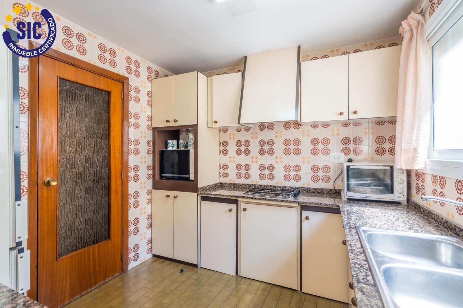 4 bedroom Flat for sale in Valencia city with garage - € 390,000 (Ref: 9873680)