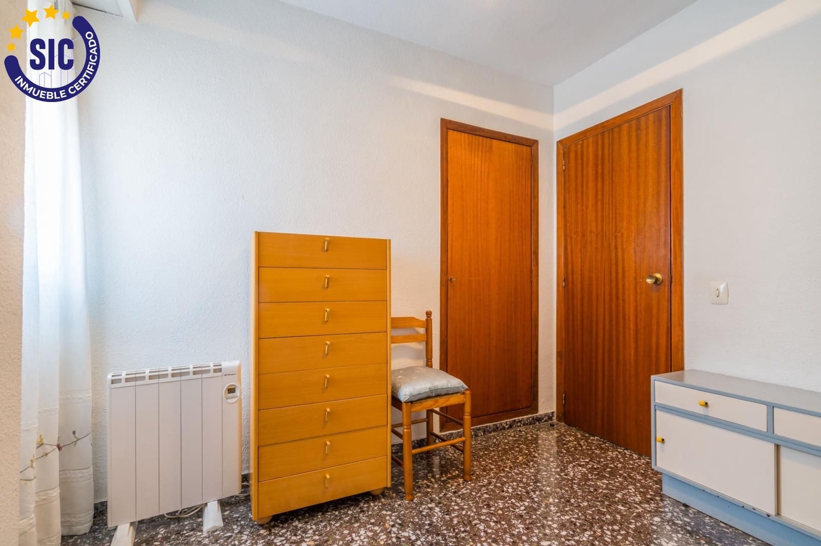 4 bedroom Flat for sale in Valencia city with garage - € 390,000 (Ref: 9873680)