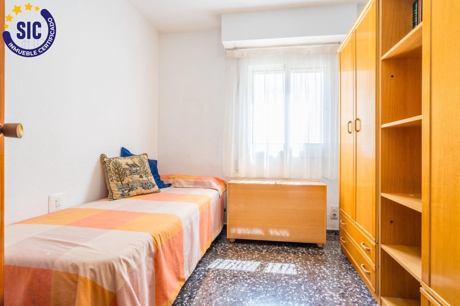 4 bedroom Flat for sale in Valencia city with garage - € 390,000 (Ref: 9873680)
