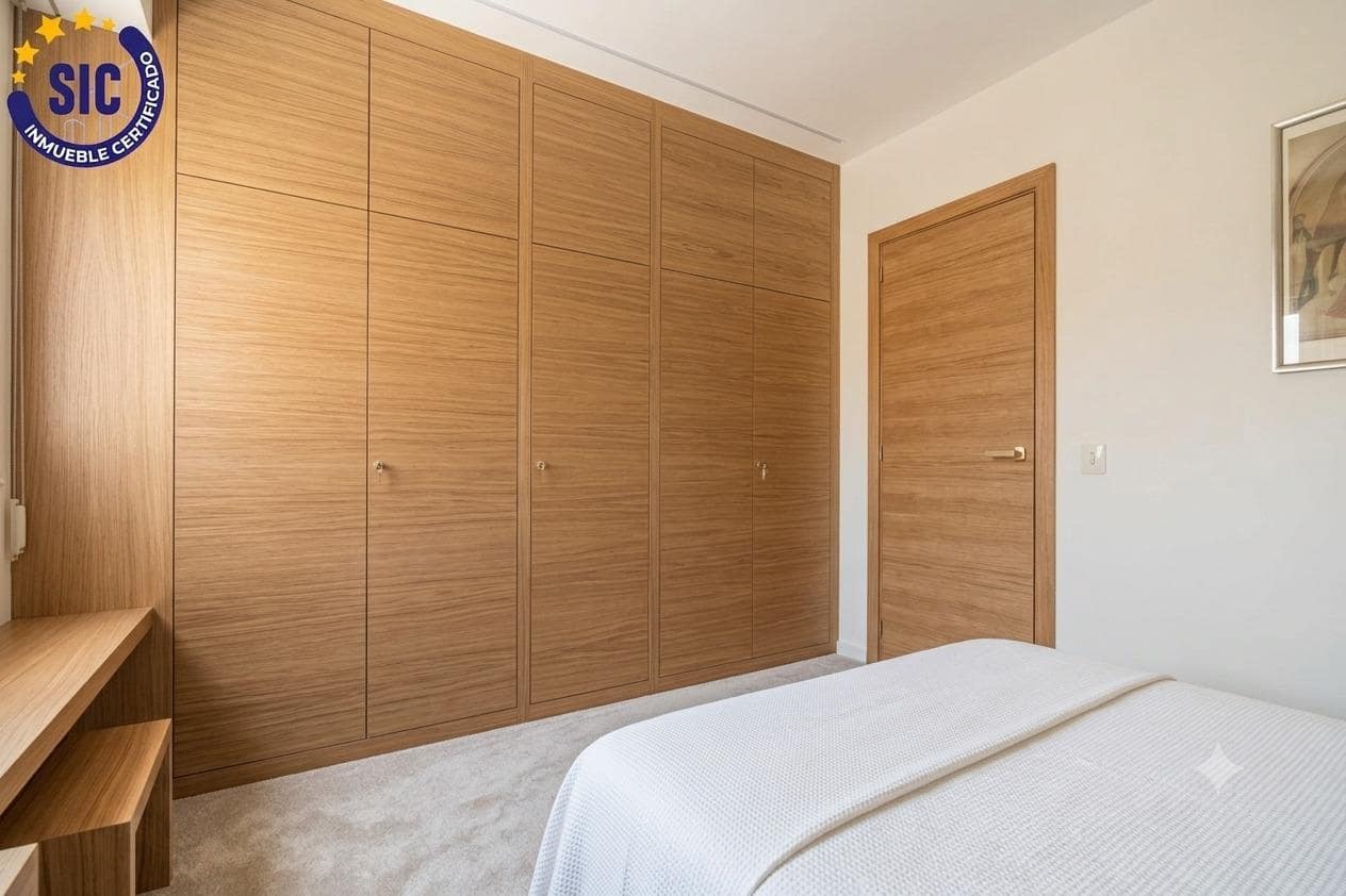 Piso de 4 habitaciones en València ciudad en venta con garaje - 390.000 € (Ref: 9873680)
