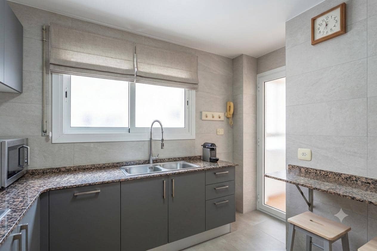 Piso de 4 habitaciones en València ciudad en venta con garaje - 390.000 € (Ref: 9873680)