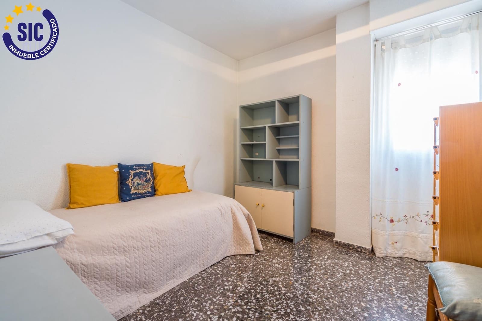 Piso de 4 habitaciones en València ciudad en venta con garaje - 390.000 € (Ref: 9873680)
