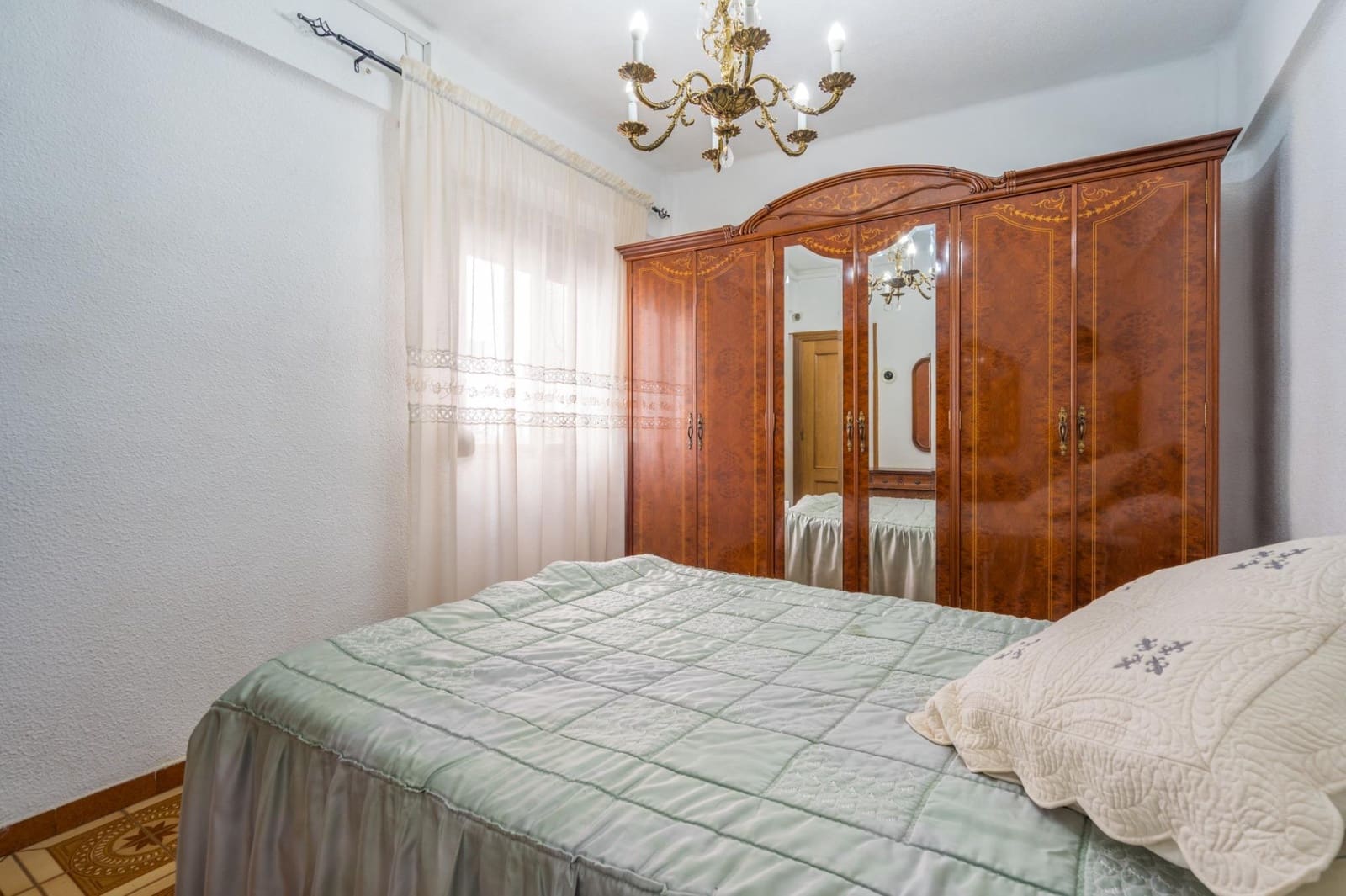 3 slaapkamer Appartement te koop in Valencia stad - € 168.000 (Ref: 9879002)