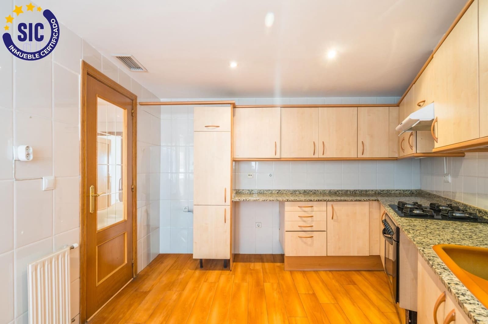 3 bedroom Flat for sale in Valencia city with pool - € 625,000 (Ref: 9884962)