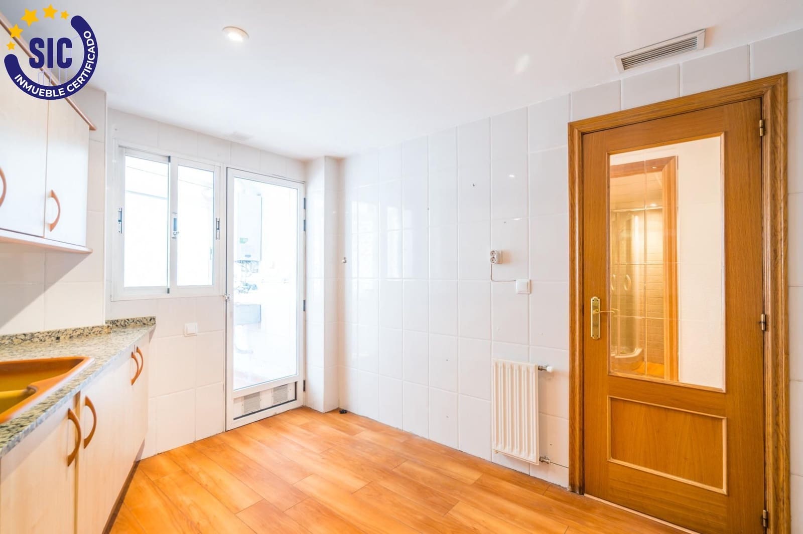 3 bedroom Flat for sale in Valencia city with pool - € 625,000 (Ref: 9884962)