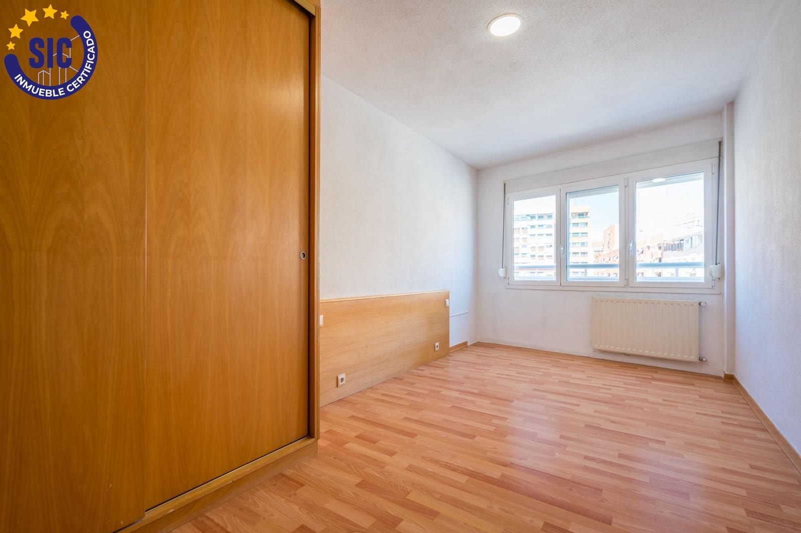 3 bedroom Flat for sale in Valencia city with pool - € 625,000 (Ref: 9884962)