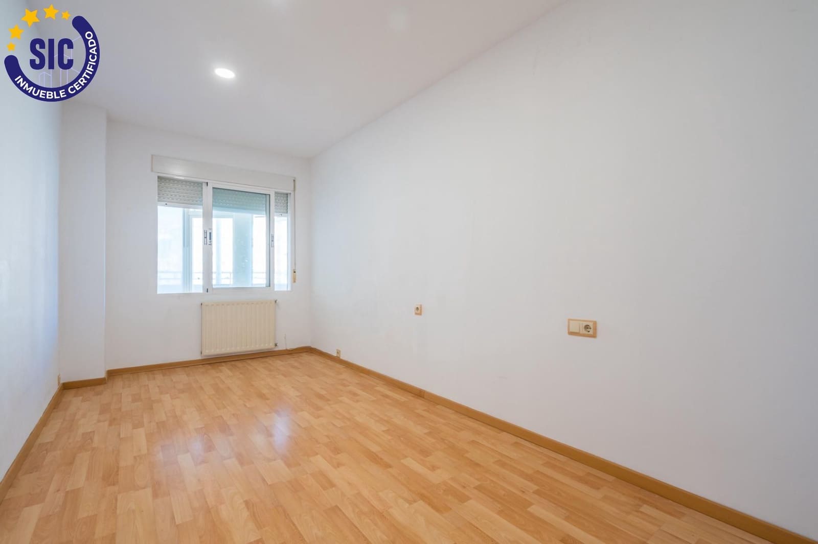 3 bedroom Flat for sale in Valencia city with pool - € 625,000 (Ref: 9884962)