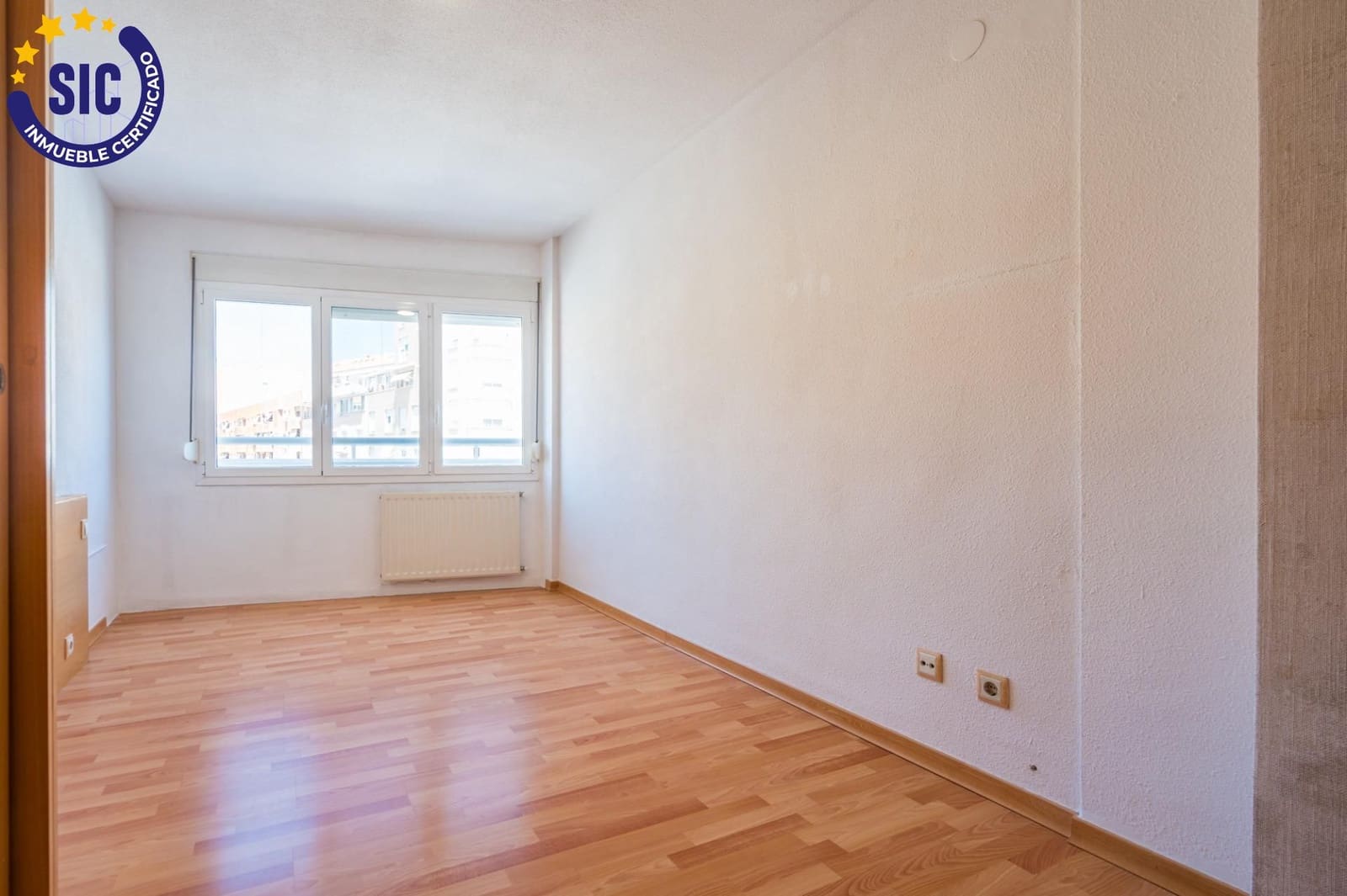 3 bedroom Flat for sale in Valencia city with pool - € 625,000 (Ref: 9884962)